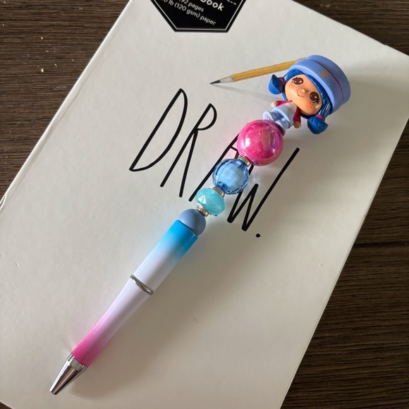 Strawberry Shortcake: Blueberry Muffin handmade beaded pen - Picture 2 of 3